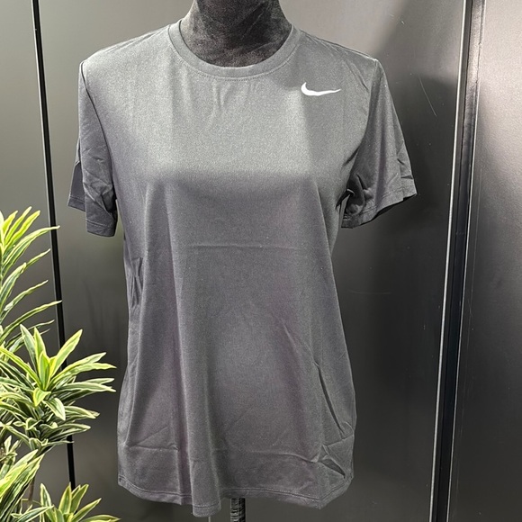 Nike Dri-Fit Training,crewneck,swoosh logo, graphic, short sleeve athletic Tee - Picture 1 of 8